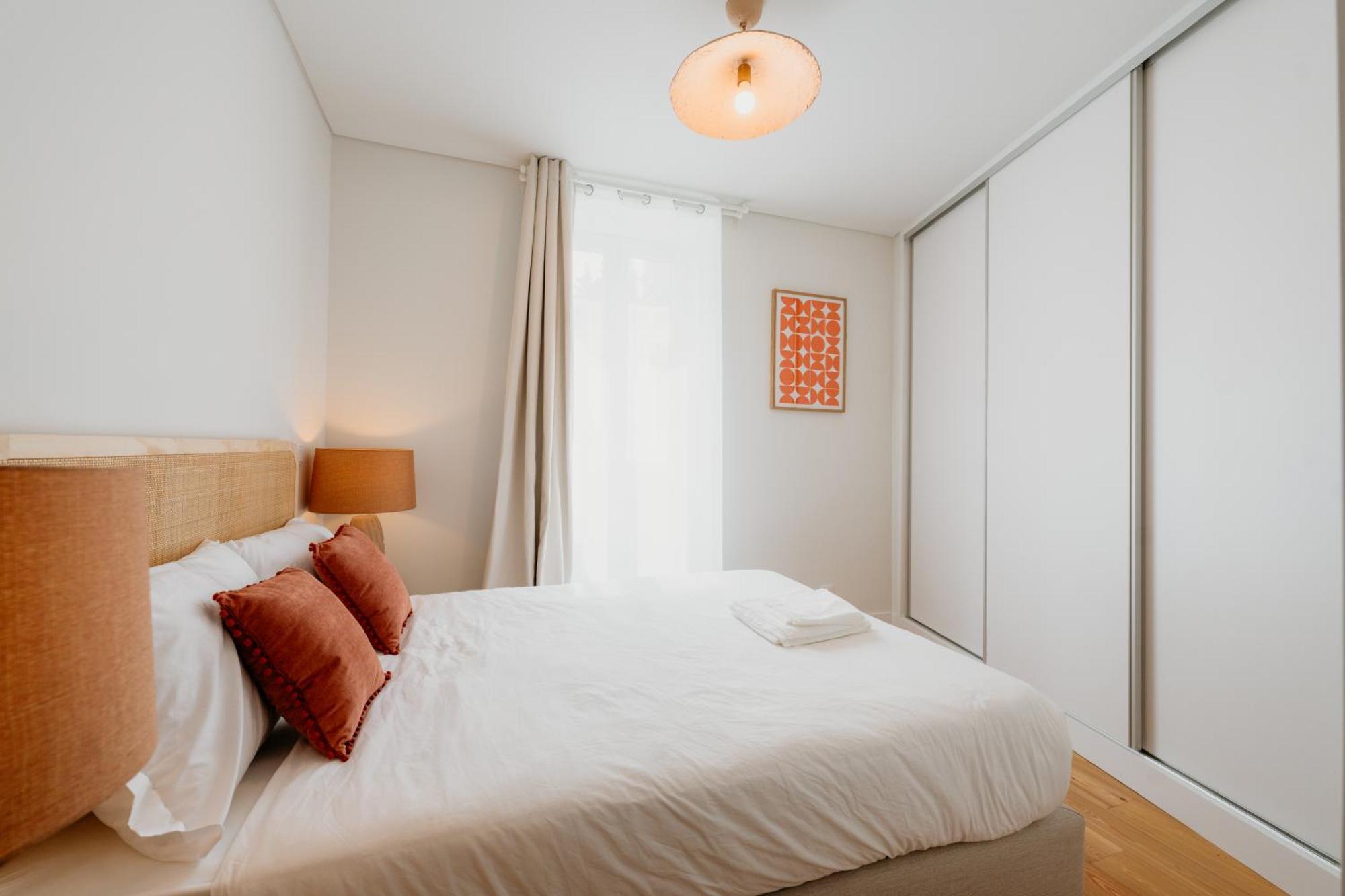 Mary Orange - No 236 Rc D - Contemporary Two-bedroom Haven * Lisboa