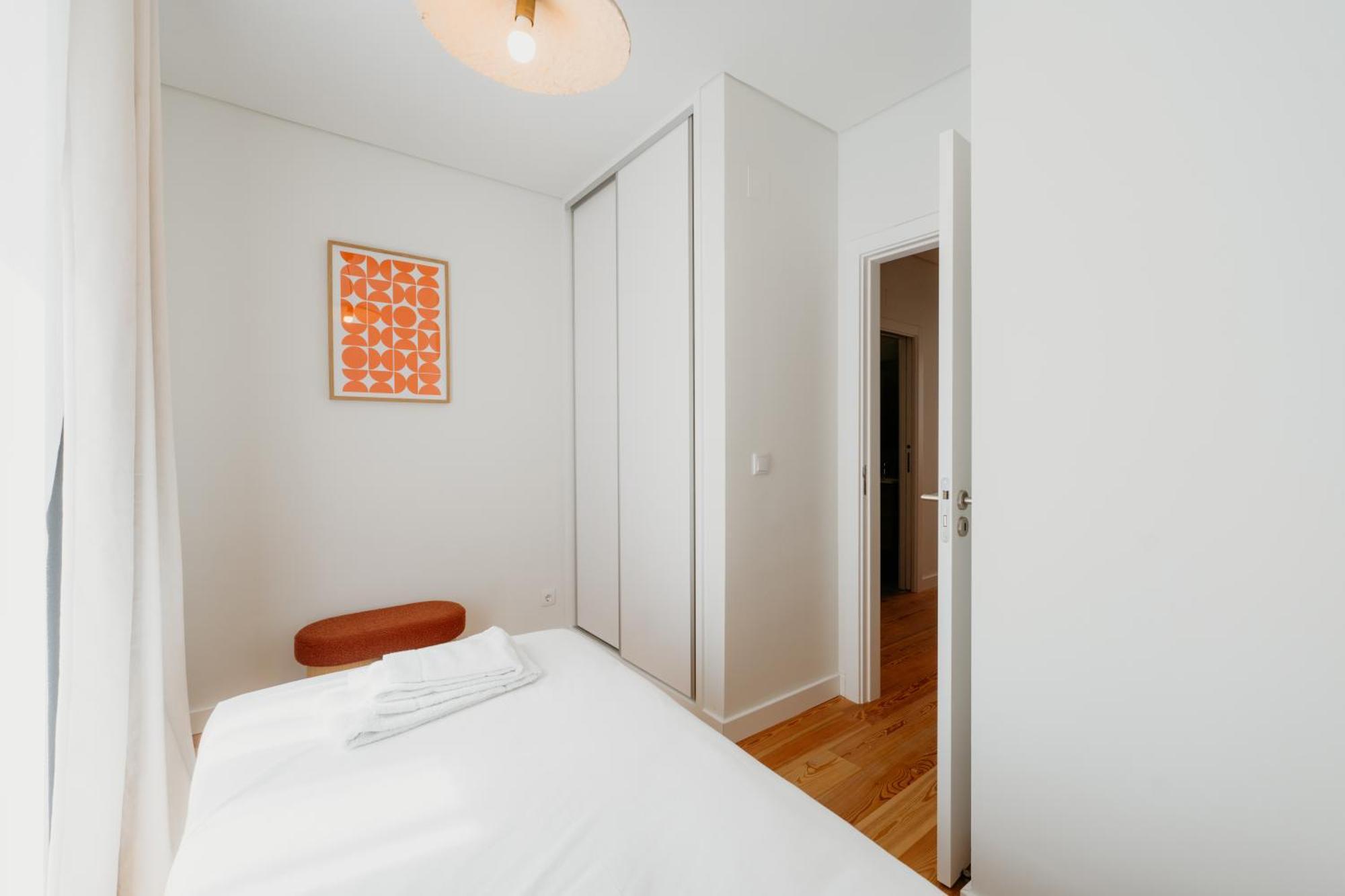 Mary Orange - No 236 Rc D - Contemporary Two-bedroom Haven