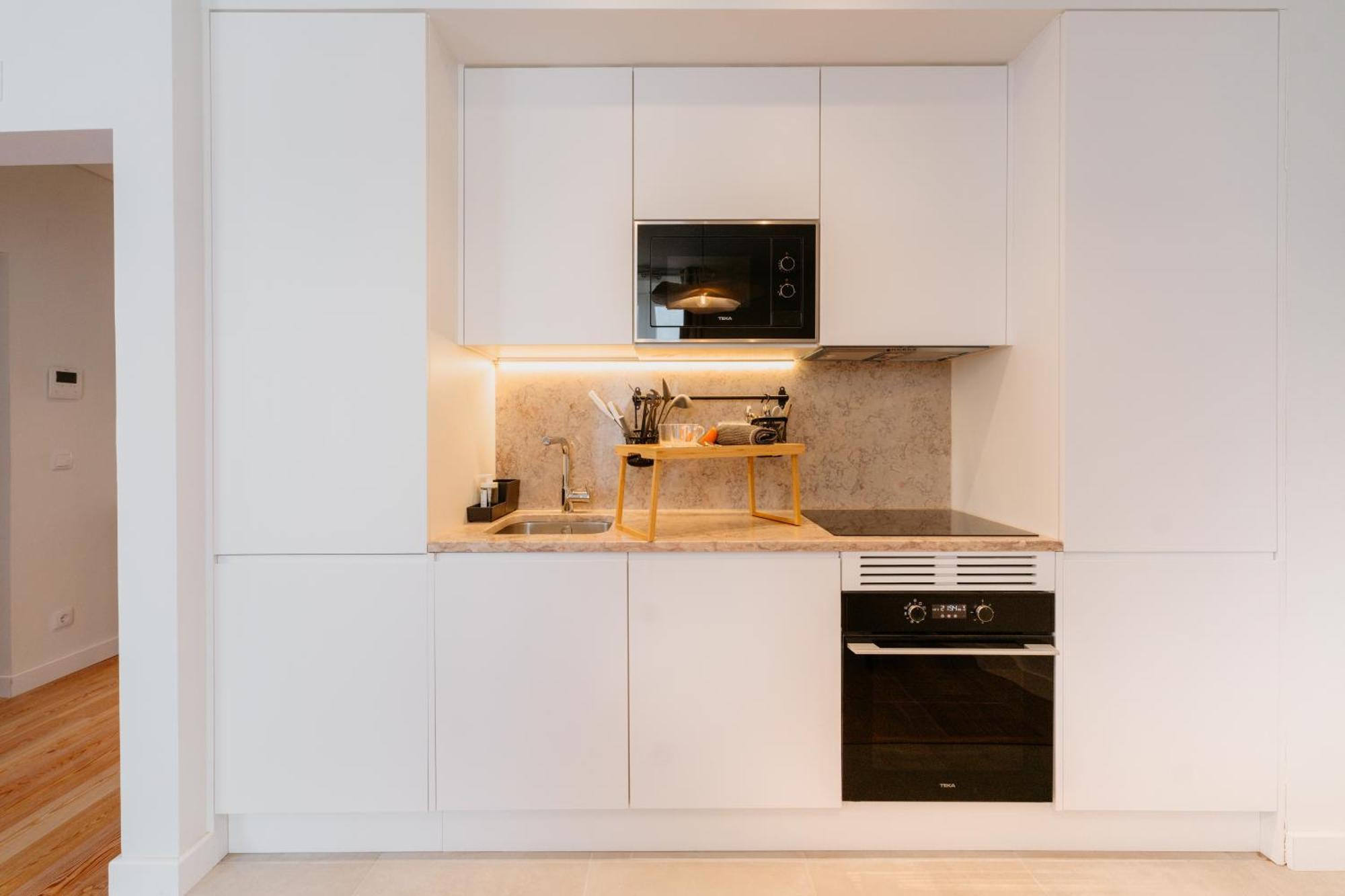 Mary Orange - No 236 Rc D - Contemporary Two-bedroom Haven Lisbon